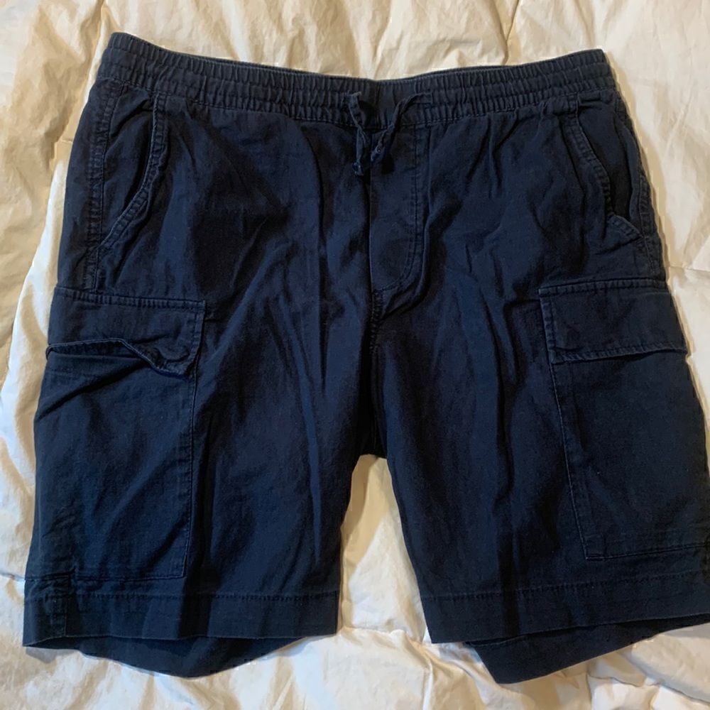 H&M cargo shorts, men’s medium, elastic and tie waist good condition